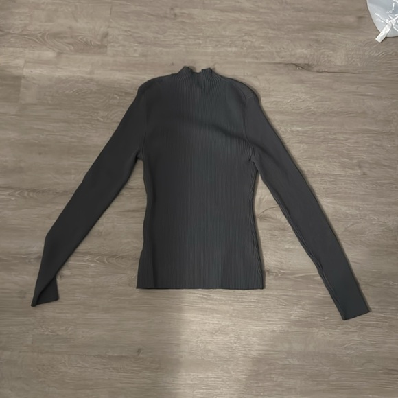 H&M Ribbed Sweater - Picture 2 of 3